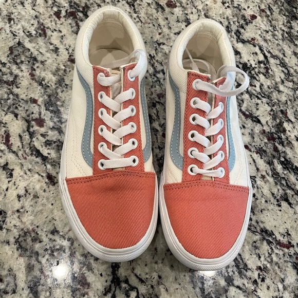 Vans - Picture 1 of 8